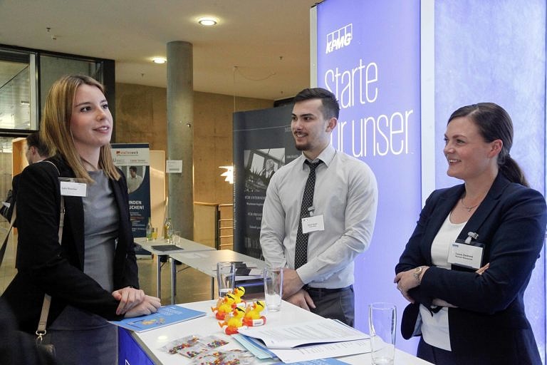 Über das Patenschaftsprogramm zum Berufseinstieg – Erfahrungsbericht einer BA-Absolventin