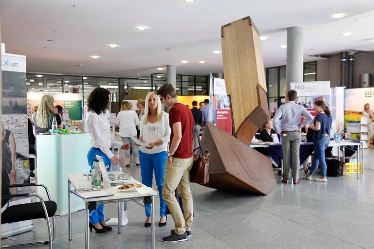 Der direkte Weg zum Praktikum und Werkstudierendenjob – Anmeldung zum Patenschaftsprogramm nur noch bis Mittwoch möglich!