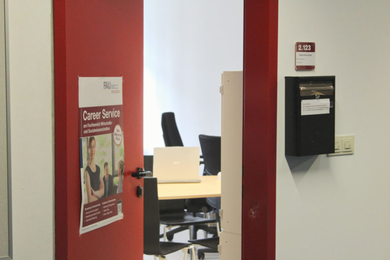 Angepasste Sprechstundenzeiten in der vorlesungsfreien Zeit: dienstags von 09:30 – 10:30 Uhr