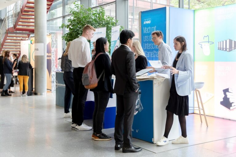 Ausblick auf das Sommersemester: Patenschaftsprogramm für BA-Studierende sowie Seminare zu den Themen Bewerbung und Soft Skills